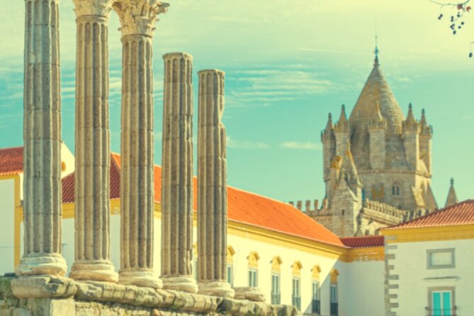 Évora - Full day Private Guided tour from Lisbon by minivan - Strolling Through Évora’s Main Square: Praca do Giraldo