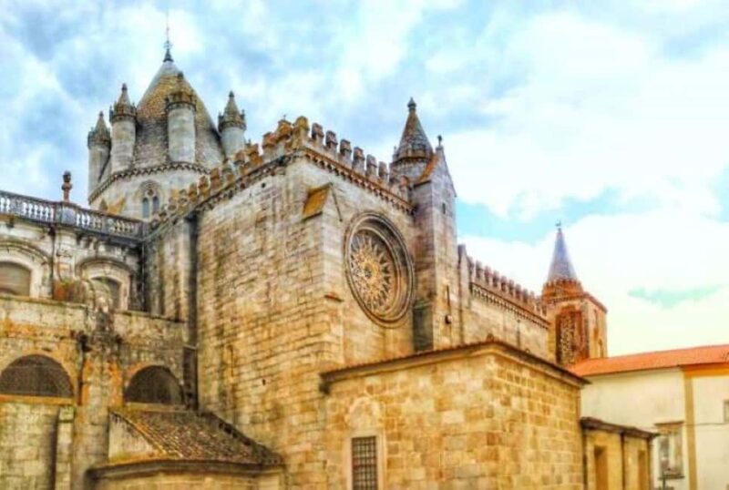 Évora & Monsaraz: UNESCO Heritage, Wine & Medieval Charm - Discovering Medieval Charms in Monsaraz