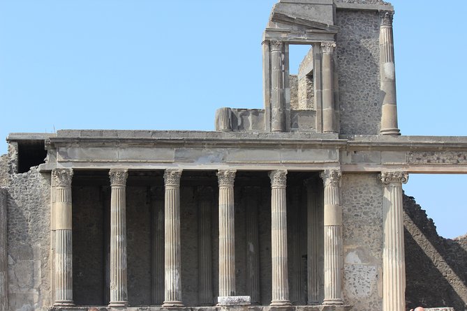 Excavations of Pompeii. Tourist guide and skip-the-line ticket - The Experience of a Small-Group Tour