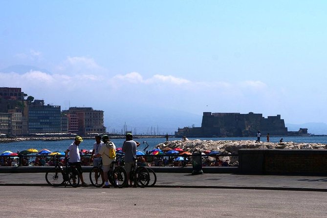 Exciting e-bike(pedal assisted)ride in the heart of Naples - Exploring the Bustling Quartieri Spagnoli and Historic Squares