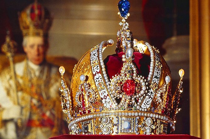 Exciting history tour and discovery of Vienna's secrets - Discovering the Greek Orthodox Cathedral and Belvedere Palace