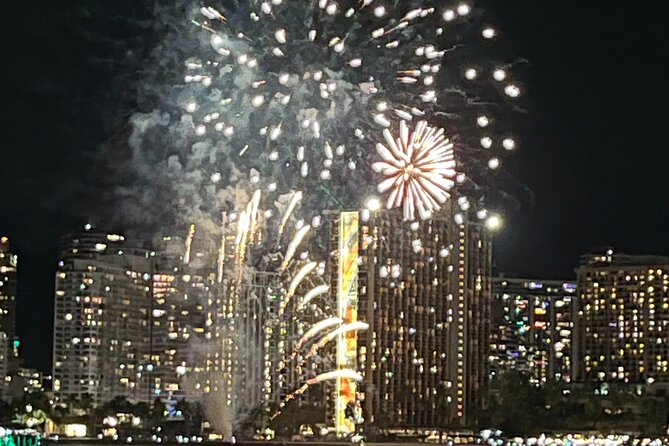 Exciting Sunset & Fireworks Cruise in Waikiki: Friday Nights - The Experience on the Water: Sunset and Waikiki Lights
