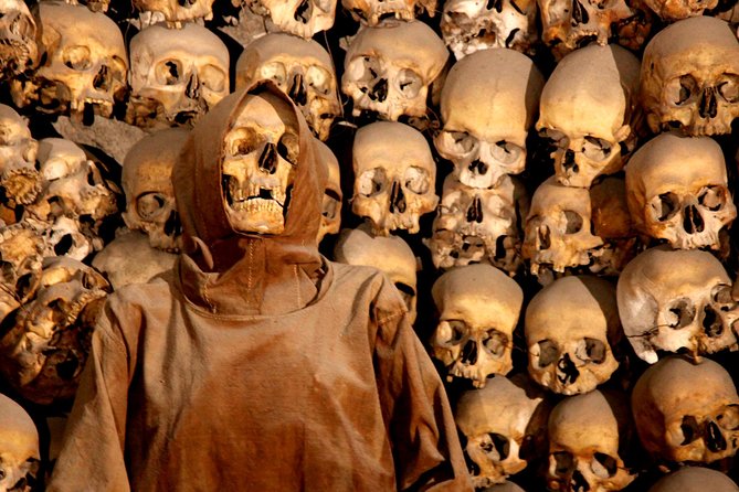 Exclusive After-Hours: Crypts, Catacombs & Bone Chapel Tour - Guide Expertise and Tour Commentary Style