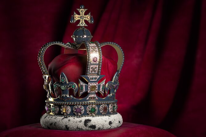 Exclusive Beefeater Meet & Greet at the Tower of London - No Guided Tour — Self-Exploration with Rich Context