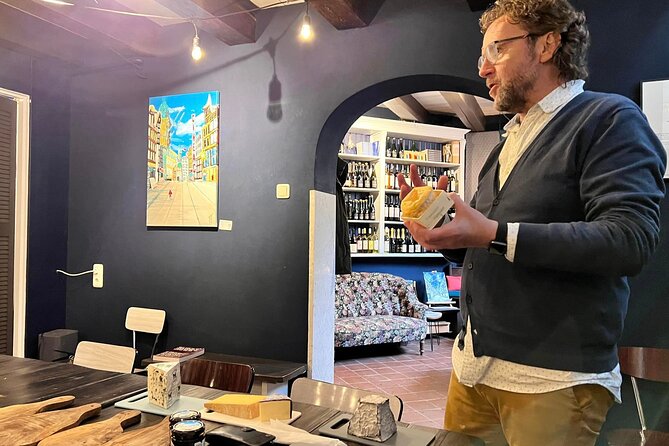 Exclusive Cheese Walk & Dutch Wine Discovery - Neighborhood Stroll Through North Square and Market