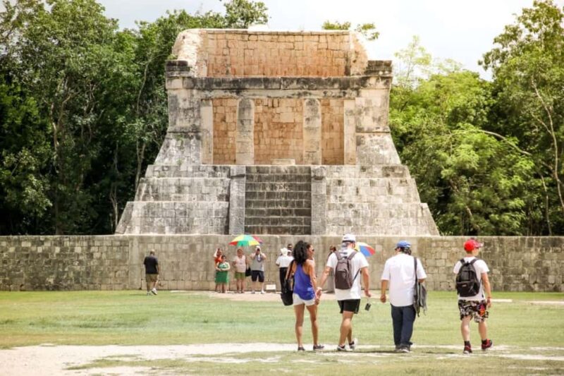 Exclusive Chichen Itza & Saamal Cenote Adventure with Lunch - Visiting Chichen Itza with an Expert Guide
