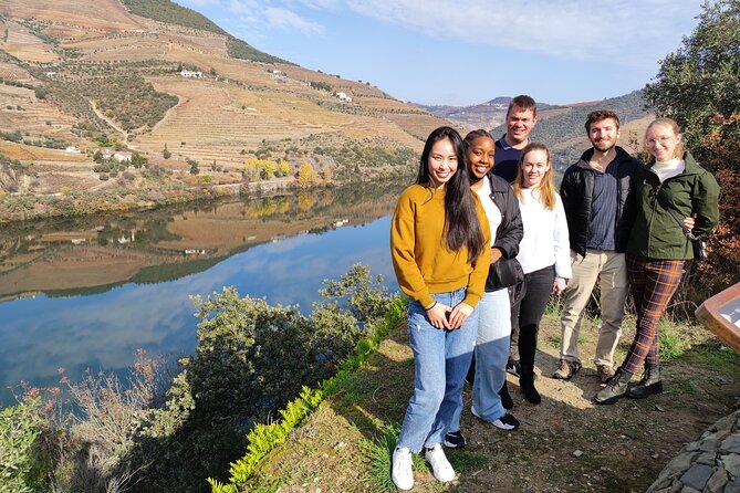 Exclusive Douro Valley: Visit 3 Wineries, 9 Wine Tastings & Lunch - Quinta do Beijo or DOrigem: Small Wineries with Unique Flavors