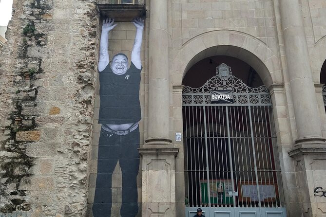 Exclusive gallery walk in Barcelonas art district - Practical Logistics and Group Size