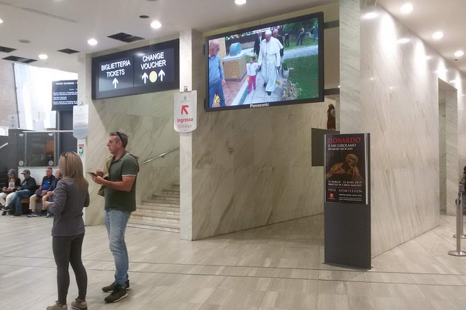 Exclusive Guided tour : Vatican Museum,Sistine Chapel & Basilica - Practical Details: Meeting Point and Group Size