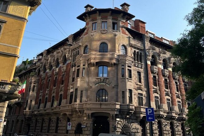 Exclusive Liberty Tour with aperitif included - Villa Invernizzi and the Pink Flamingos