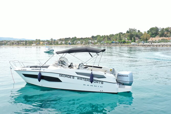 Exclusive line 225hp, self drive boat Karnic SL701 8.0m - The Boat: Karnic SL701 Features and Comfort