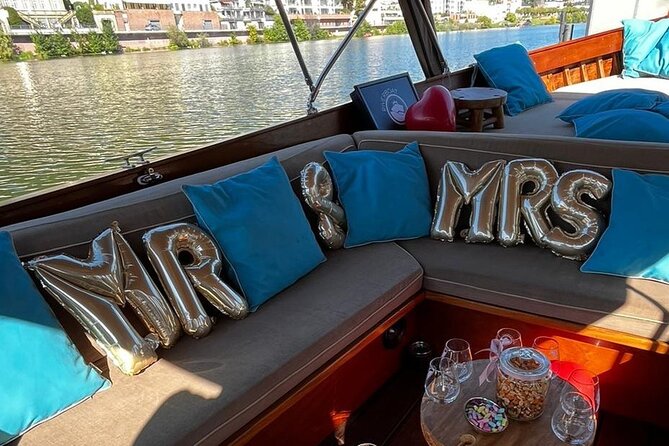 Exclusive private boat trip for couples in Heidelberg - Pass Through Heidelberg’s Historic and Modern Sides