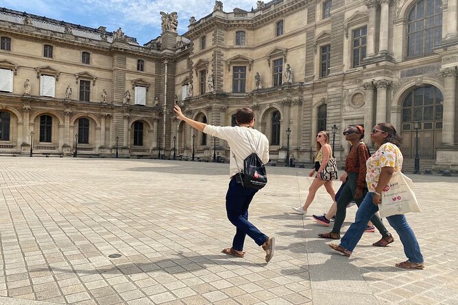 Exclusive Semi-Private Louvre Tour with Mona Lisa, Max 6 People - Starting Point at the Pyramide du Louvre and First Impressions