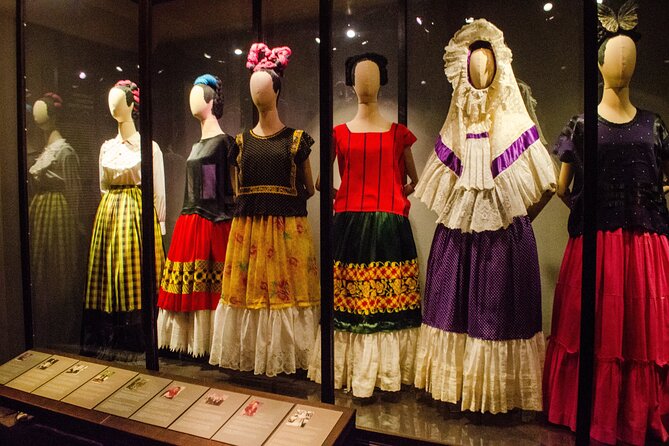 EXCLUSIVE TOUR Frida Kahlo Museum - SMALL GROUPS - Start at a Cozy Café to Meet Your Guide