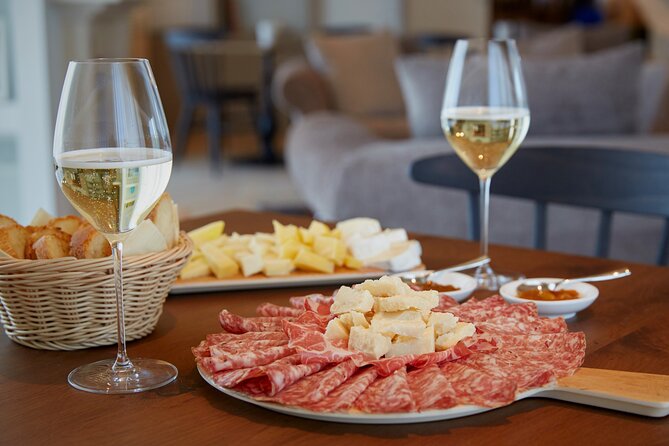 Exclusive Tour of the Vineyards with Visit to the Cellar! - Tasting Experience and Food Pairings