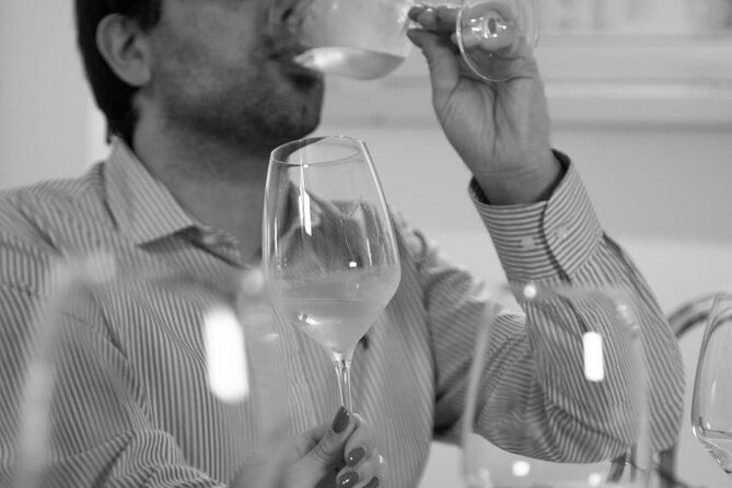 Exclusive Wine Tasting in the Historic Center of Siena - The Shop Environment and Decor