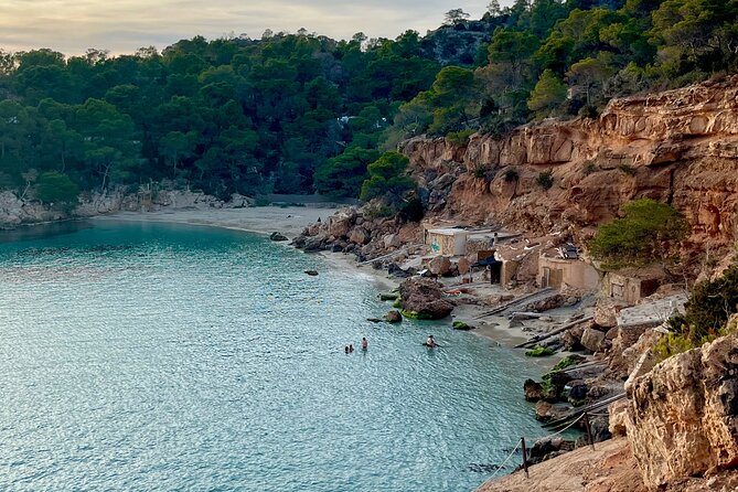 Excursion to Cala Salada, Punta Galera and Cala Saladeta paddle surf - The Guides and Their Approach