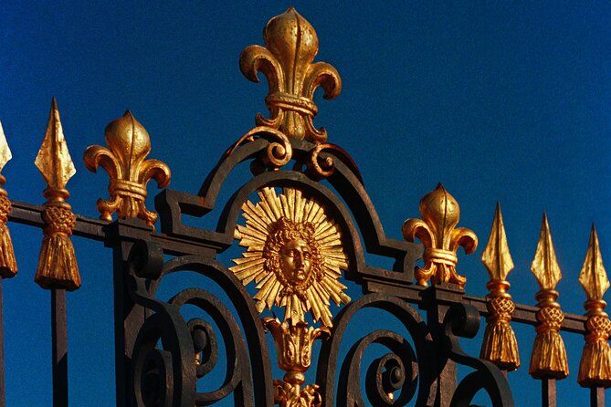 Excursion to discover the Versailles Monarchy - Explore the Queen’s Hamlet and Hidden Retreats