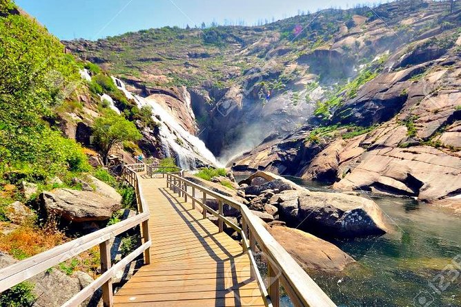 Excursion to Finisterre + Muxia + Costa da Morte (7 stops) - Lunch in Finisterre Town: Enjoy Local Flavors