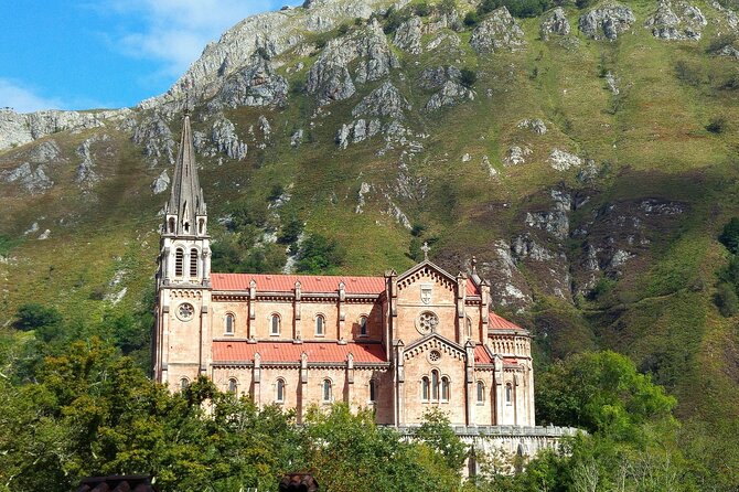 Excursion to Lakes of Covadonga and Cangas de Onís from Oviedo - The Bus Experience and Comfort