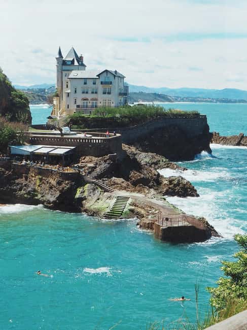 Excursion to the French Basque Country: Biarritz, Bayonne, and Saint-Jean-de-Luz - Exploring Bayonne’s Historic Charm and Gothic Cathedral
