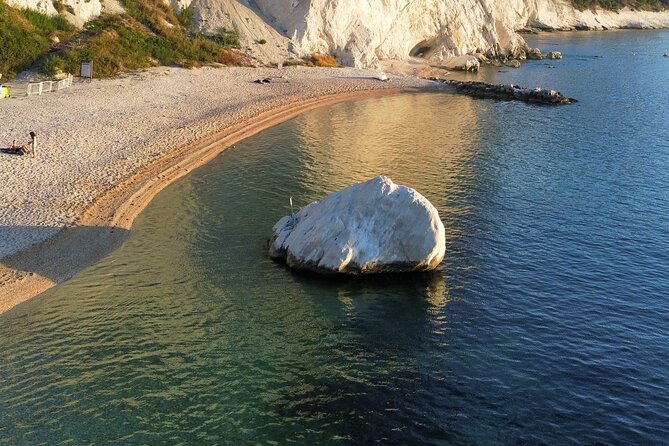 Excursions and boat trips along the Conero Riviera from Numana - Well-Equipped Boats for Comfort and Safety