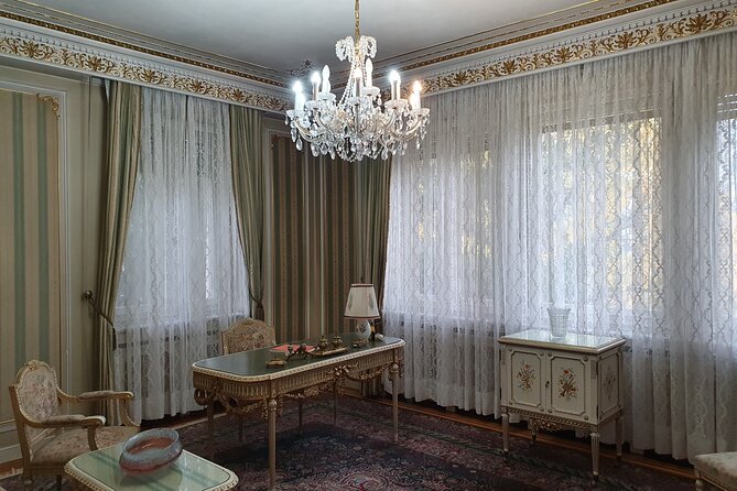 Executive 4 Hours Shared Bucharest City Tour - Small Group Tour - MAX 5 Persons - Reflecting on the December 1989 Revolution at Revolution Square