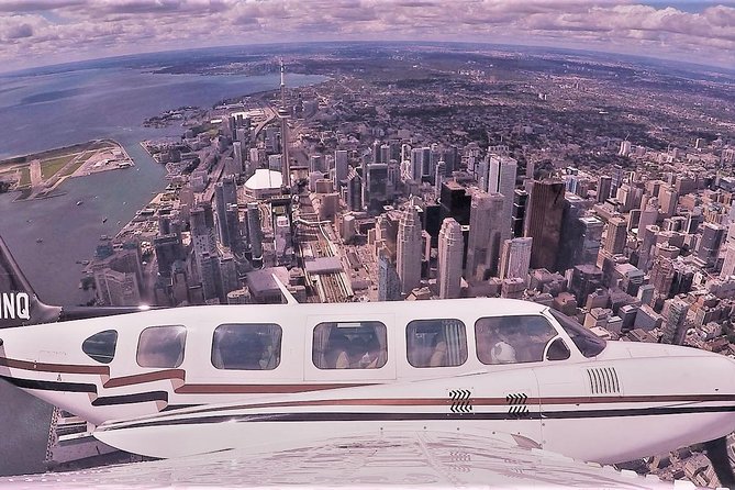 Exhilarating 120km Aerial Tour of Toronto with iflyTOTO - VIP Lounge and Pre-Flight Comfort