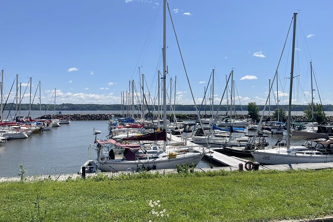 Experience île d'Orléans and the falls with a local guide - The Guide’s Style and Guest Interactions