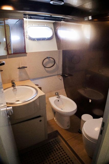 Experience Luxury at sea: Rent your yacht - Comparing Similar Experiences in Naples and Capri