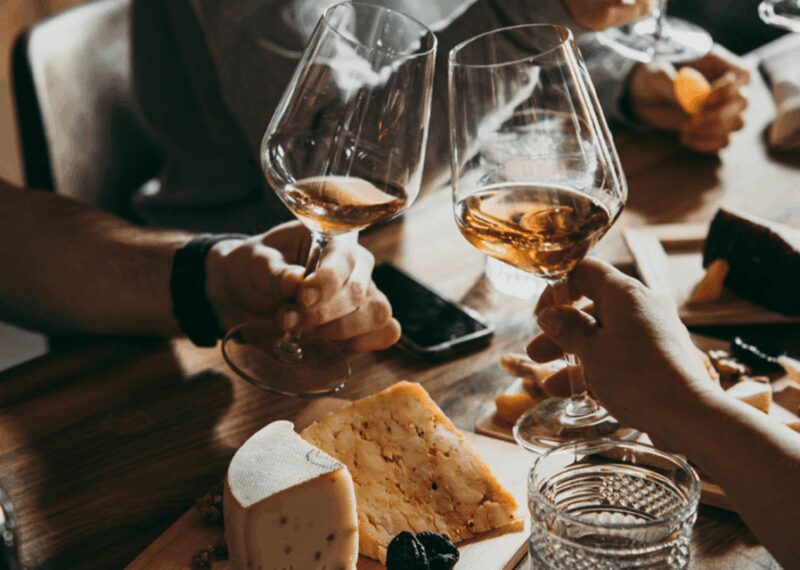 Experience Rome: Exclusive Wine Tasting in the city center! - The Expertise of the Guides and Atmosphere