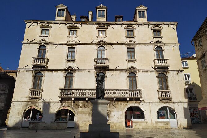 Experience Split With Local Professional Historian - Private - The Significance of the Peristyle Courtyard