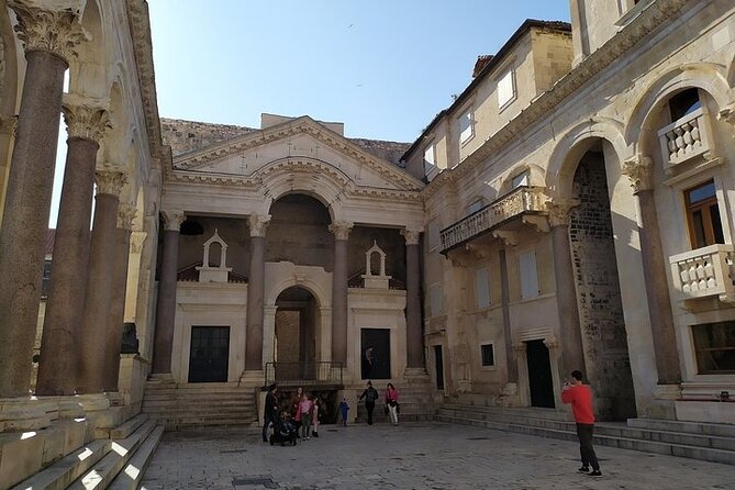 Experience Split With Local Professional Historian - Small Group - The Peristyle: Center of Ancient Roman Life