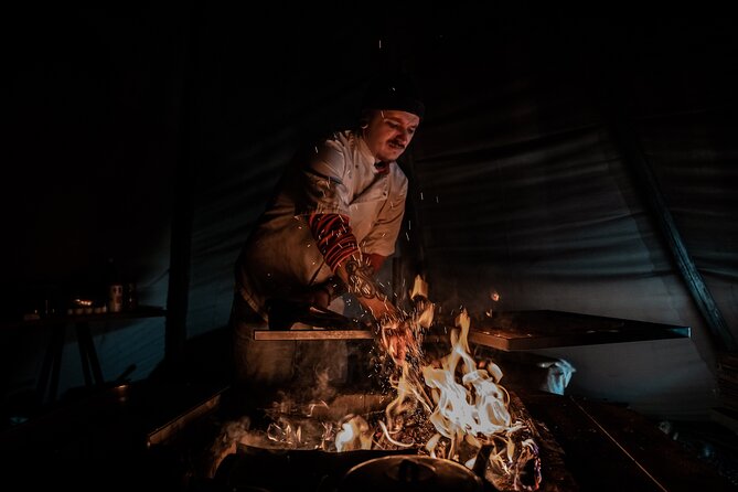 Experience the majestic Auroras Kiruna-Abisko & lodge dinner - The Dinner Experience at the Northern Lights Lodge