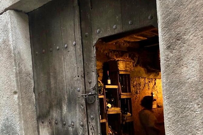 Experience with traditional winery tasting serrana s.XVI - Meeting Point and Tour Logistics in San Martin del Castañar