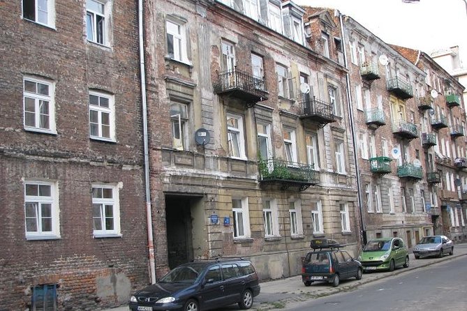 Exploration tour through the district of Praga - authentic and legendary - Connecting Praga to Czech Capital and WWII Resilience