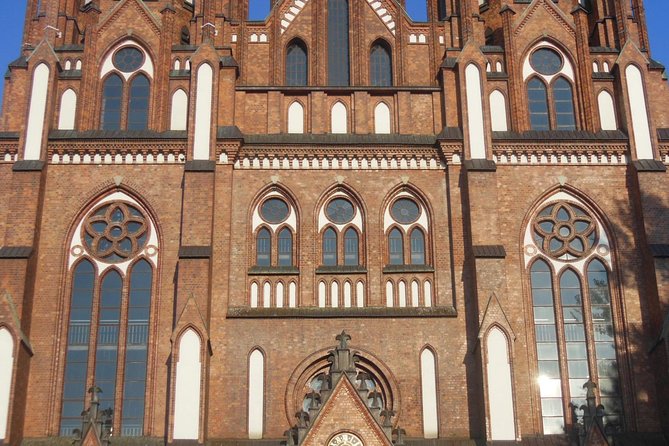 Exploration tour through the district of Praga - authentic and legendary - The Historic Market at Bazar Różyckiego