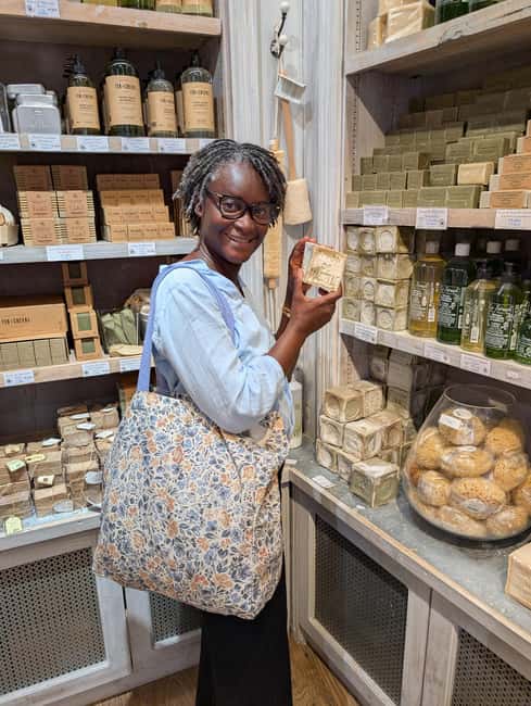 Explore Aix-en-Provence: culture and flavors with a guide, in your language - Visiting the Town Hall and Surrounding Squares