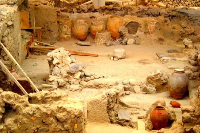 Explore Akrotiri GroupTour - The Guide’s Role in Enhancing the Experience