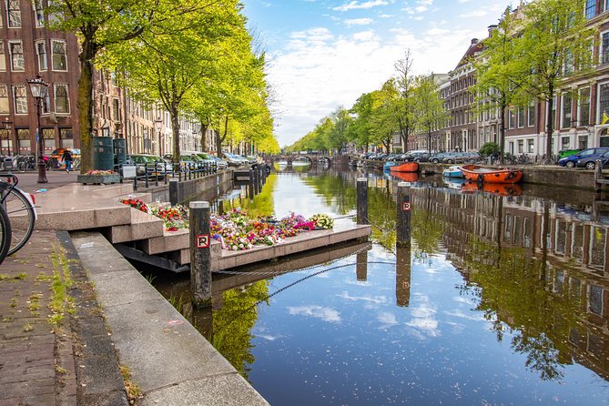 Explore Amsterdam in 90 minutes with a Local - Flexibility and Adaptability Based on Weather