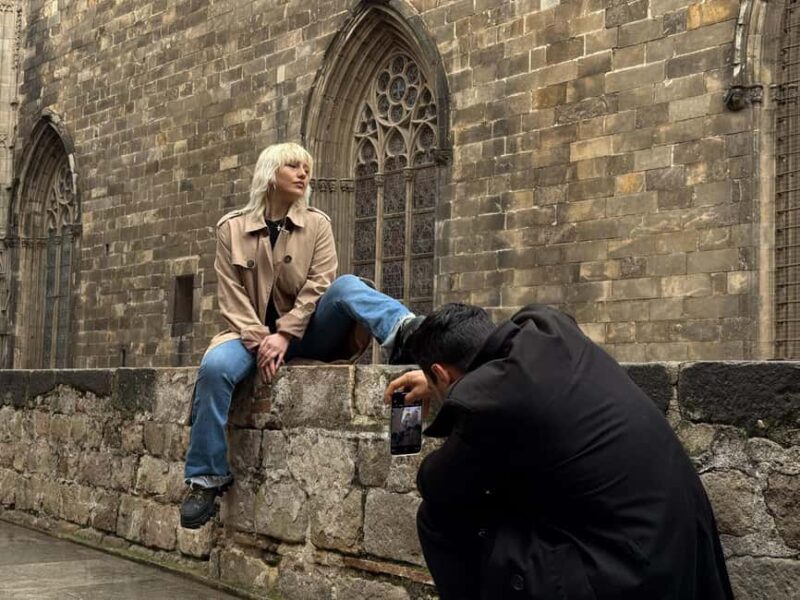 Explore Barcelona: Professional Photo session tour - Finishing at the Gothic Quarter’s Charm