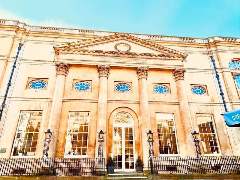 Explore Bath in Spanish: With Olga, local guide - Architecturally Stunning The Circus and Royal Crescent