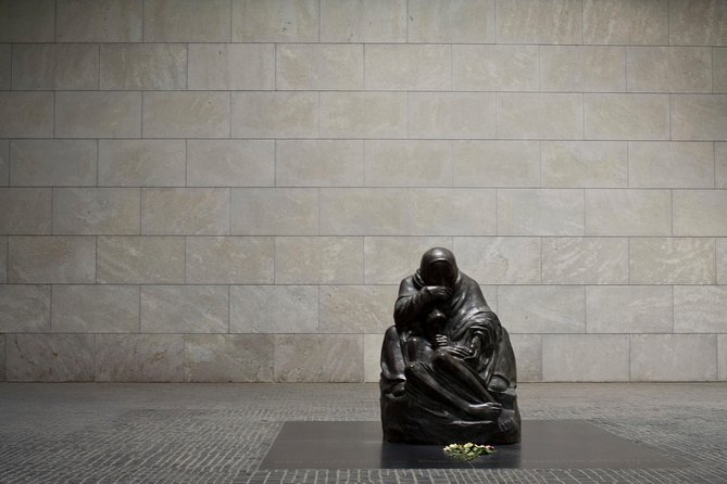 Explore Berlin Shore Excursion: Top Attractions Private Tour from Warnemuende - Cold War Tensions at Checkpoint Charlie