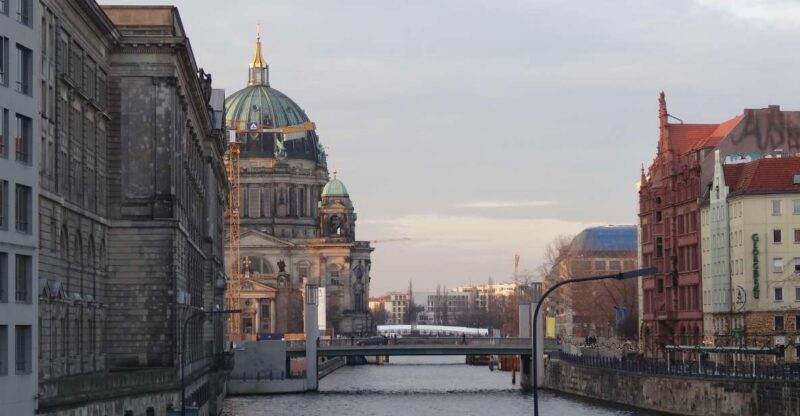 Explore Berlin Tour: History and Highlights - Key Points