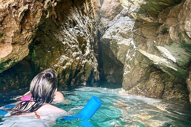 Explore Blue & Green Caves With Speedboat - Private Tour - The Skipper’s Expertise and Guest Experience