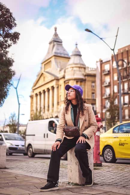 Explore Budapest in Pictures: Guided Tour Photo Tour - Starting at the Chain Bridge for Iconic River Views