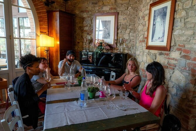 Explore Chianti on a Vespa: Tour, Guide & Lunch from Florence - Lunch at a Tuscan Castle with Local Flavors