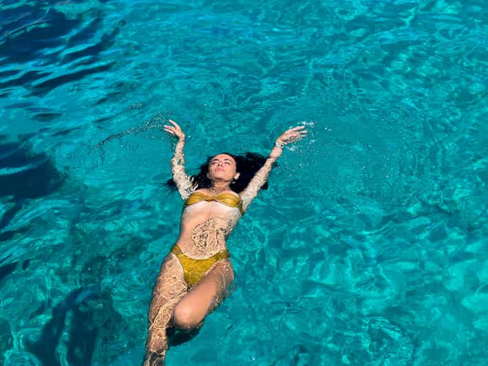 Explore Delos & Rhenia - Visiting the Archaeological Site of Delos in an Hour