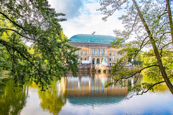 Explore Dusseldorfs Art and Culture with a Local - Connecting the City via the Rhine at the Rheinuferpromenade