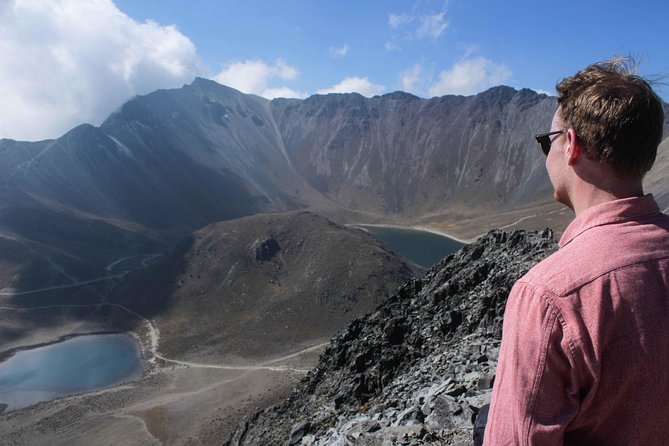 Explore El Paso de Cortes with a professional photographer - Key Points